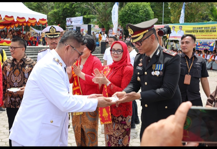 WAKAPOLRES NIAS SELATAN HADIRI UPACARA PERINGATAN HARI JADI KE-23 KABUPATEN NIAS SELATAN.